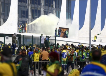 Coluna Cairo Santos: 08 DE JANEIRO POE DEMOCRACIA EM TESTE NO BRASIL