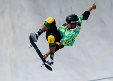 Augusto Akio faz volta perfeita e conquista bronze no skate park para o Brasil