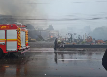 Avião cai e provoca incêndio em Gramado; não há sobreviventes, diz governador do RS