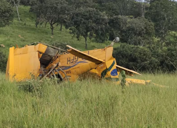 Avião carregado de defensivos cai em área rural de Catalão