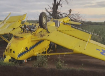 Vento forte faz avião capotar durante pouso, em Quirinópolis