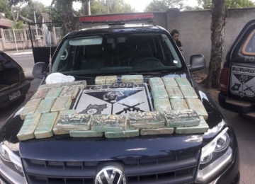 COD encontra cocaína escondida em teto de veículo em Aruanã