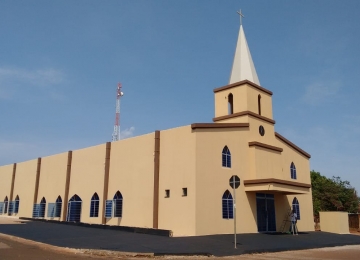 Detentos do presídio de Santa Helena reformam igreja do município 