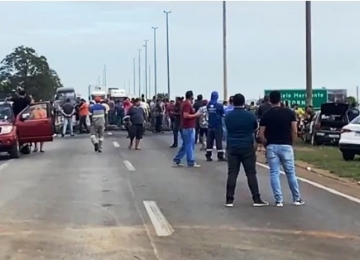 Manifestantes fazem bloqueios em rodovias federais de GO e mais 10 Estados contra vitória de Lula