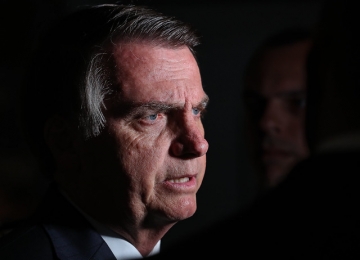 Bolsonaro afirma que irá recorrer à Justiça para tentar obrigar a Petrobras a reduzir preço dos combustíveis
