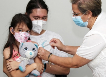 Bolsonaro atrapalha imunização das crianças para 58% e vacinação infantil contra a Covid tem apoio de 79% dos brasileiros