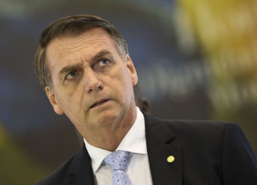 Bolsonaro é internado em hospital em Orlando