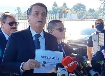 Bolsonaro nega pedido de troca da PF e manda jornalistas calarem a boca