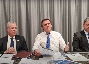 Bolsonaro negocia proposta para zerar impostos sobre combustíveis 