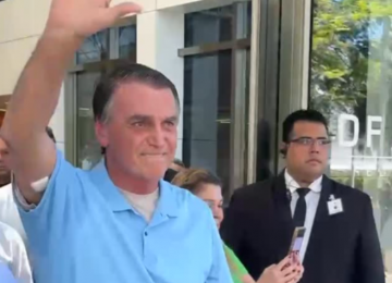 Bolsonaro recebe alta e deixa hospital em Brasília