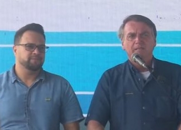 Bolsonaro promete auxílio à caminhoneiros autônomos para compensar alta do diesel