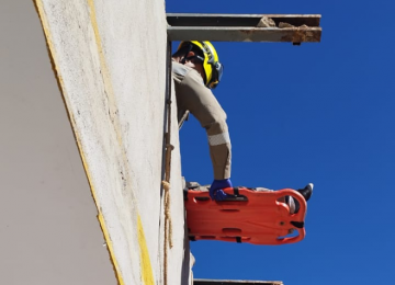 Bombeiros salvam trabalhadores vítimas de choque elétrico em Pirenópolis