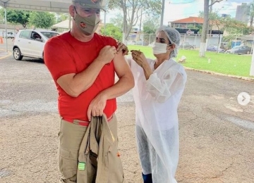 Bombeiros em Rio Verde recebem 1ª dose de vacina contra a Covid-19