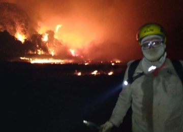 Bombeiros combatem grande incêndio na GO-174 em Rio Verde