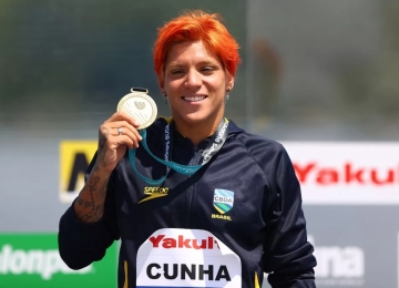 Brasileira Ana Marcela Cunha é bicampeão mundial da maratona aquática