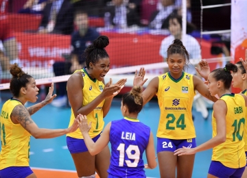Brasil estreia com vitória no Mundial feminino de vôlei 