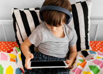 BRINCAR NO MUNDO DIGITAL: COMO GARANTIR UMA INFÂNCIA SAUDÁVEL EM TEMPOS DE INFORMÁTICA