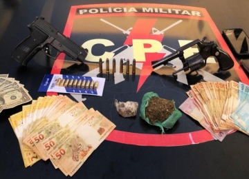 Dupla é presa no Setor dos Funcionários com droga, armas e dinheiro, inclusive dólar