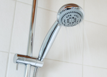 TOMAR BANHO EM DIAS FRIOS FAZ MAL A SAÚDE: MITO OU VERDADE?