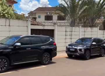 Caiado, Gracinha e Daniel participam do velório após tragédia, em Itumbiara