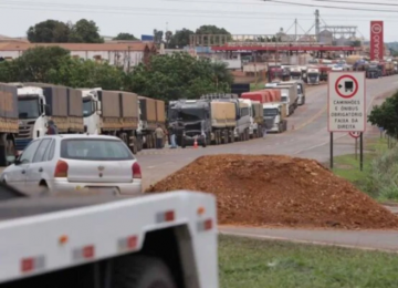 Diesel mais caro pressiona setor e caminhoneiros voltam a falar em paralisação nacional