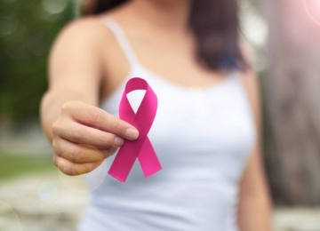 OMS informa que câncer de mama se tornou a forma mais comum da doença