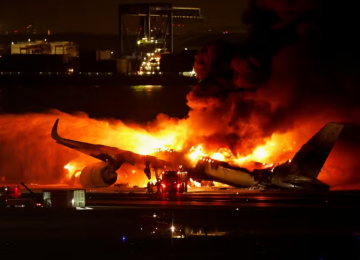 Aeronave se choca em outro ao pousar em aeroporto de Tóquio. Cinco morrem