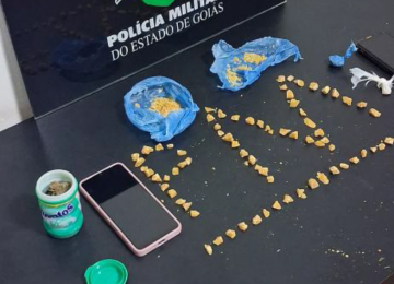 Casal é preso pela PM por tráfico de drogas no bairro Promissão, em Rio Verde