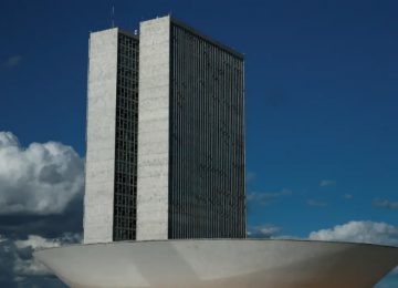 A PEC DA REELEIÇÃO: DESAFIOS E OPORTUNIDADES NO CAMINHO DO SENADO E DA CÂMARA