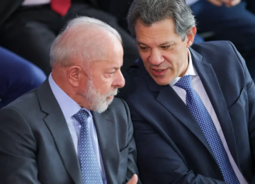 Celular mais caro? Governo eleva imposto de importação e amplia tarifas para mais de mil produtos