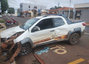 Colisão entre dois veículos deixa mulher ferida no Centro de Rio Verde