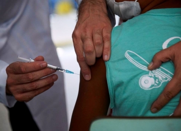 Com mais de 400 mil doses aplicadas, Rio Verde continua vacinação contra Covid: confira locais