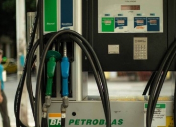 Gasolina é o item principal que tornou a inflação de fevereiro a maior para o mês em 5 anos