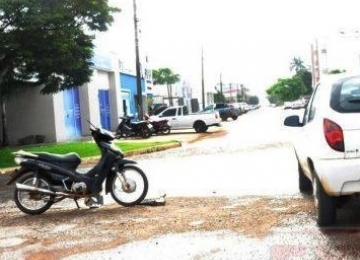 Condutor embrigado e sem CNH, bate em motoqueiro em Rio verde