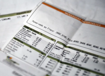 Aneel mantém bandeira vermelha patamar 1 em novembro e contas de luz terão cobrança extra