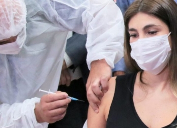 Moradores de 25 e 26 anos ou mais serão vacinados contra a Covid nesta terça e quarta-feira em Rio Verde