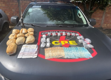 CPE prende dupla com droga escondida em meio a sacola de pães