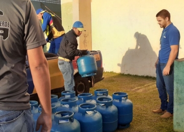 CUFA entrega 60 botijões de gás à famílias carentes de Rio Verde em lançamento de Ação Social
