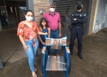 Polícia penal em Rio Verde entrega cadeiras de rodas construídas de bicicletas doadas pela Justiça