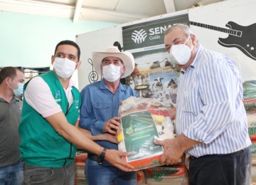 Deputado Zé Mário entrega mil cestas básicas em Santo Antônio do Descoberto e anuncia investimentos para custeio da Saúde