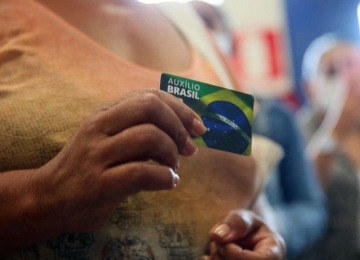 Auxílio Brasil impacta economia e é uma das maiores fontes de renda de quase 2 mil municípios