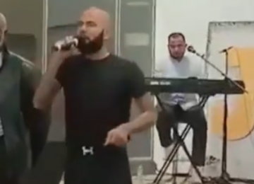 Daniel Alves é visto pregando em culto evangélico na Espanha e diz ter feito 