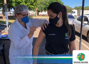 PMs de Rio Verde recebem 2ª dose de vacina contra a Covid