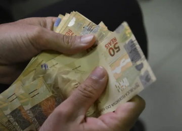 Salário mínimo sobe para R$ 1.621 em 1º de janeiro de 2026