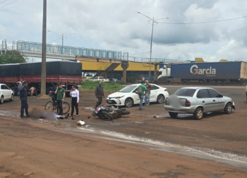 Dois acidentes com carro e moto são registrados em rua do Jardim das Margaridas em menos de 24 horas