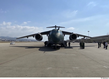 Duas aeronaves estão preparadas para possível evacuação de brasileiros na Ucrânia, afirma FAB