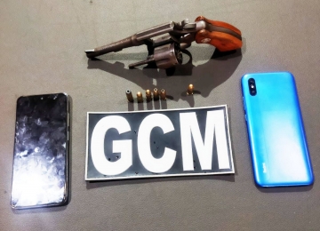 GCM prende três jovens por porte ilegal de arma 