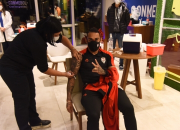 Atlético-GO é o primeiro time brasileiro a ser vacinado contra a Covid-19