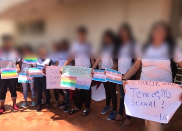 Colegas manifestam contra possível preconceito sofrido por aluno transgênero 