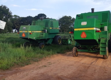 PRF flagra garoto de 14 anos conduzindo máquina agrícola em rodovia 